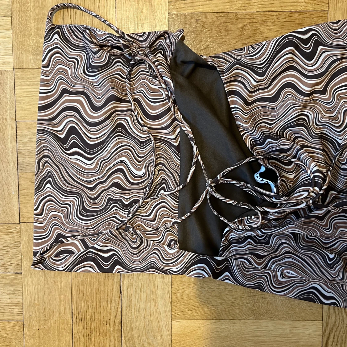 Brown art dress NA-KD - 90