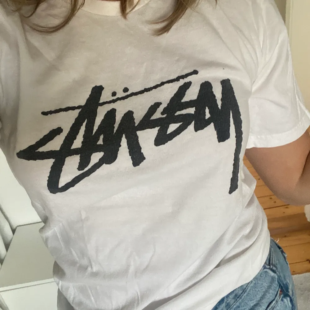 Fin stüssy tröja som inte kommer till någon användning! . T-shirts.