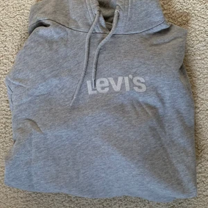 Levis grey hoodie - Hoodie från levis, fint skick!