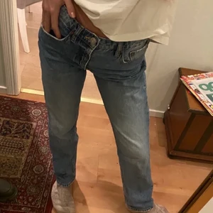 38 - Snygga zara jeans helt felfria säljer då de inte passar mig i storleken lånade bilder