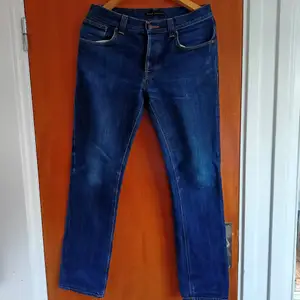 Ett par helt oanvända Nudie jeans i storleken 32