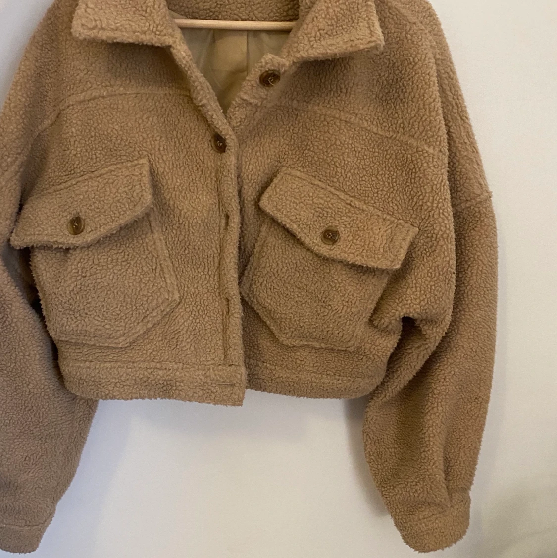 Croppad Teddy jacka med stora armar  - 91