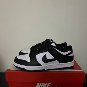 Nike Dunk Black and White - Helt nya köpta från Zalando! Det är storlek 38 Eu