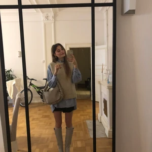 Jumper NA-KD beige - Beige jumper, pull over. Beige NA-KD. Open back