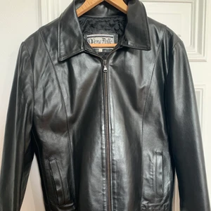 Vintage Skinnjacka - Snygg skinnjacka köpt second-hand! Storlek XS-M, bra skick!