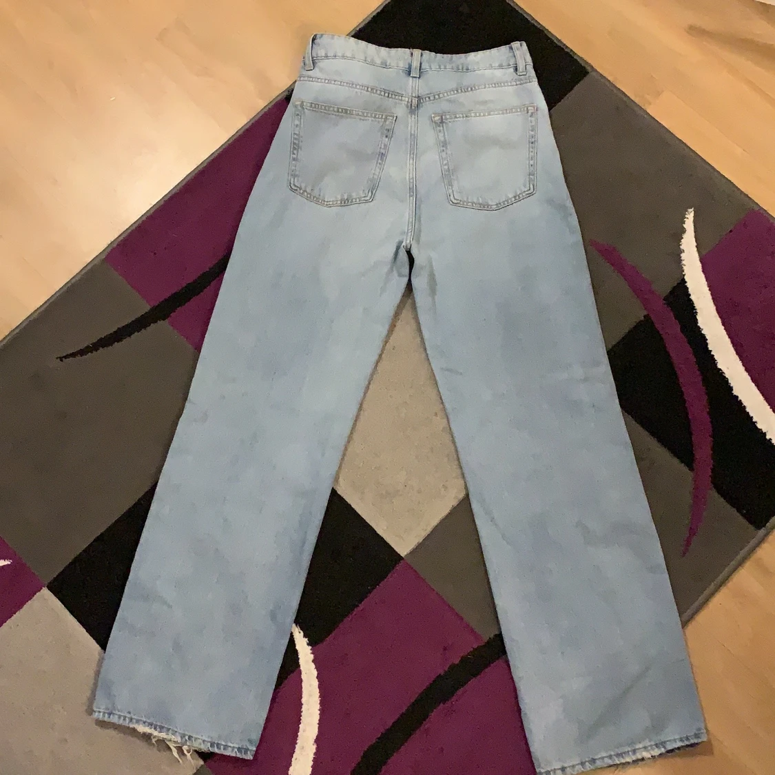 Jeansbyxor från H&M, helt oanvänd pga jag valde fel storlek - 90