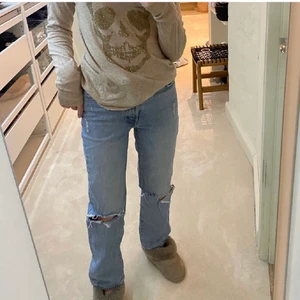 Snyggaste jeansen - Säljer de snyggaste jeansen - väldigt bra skick😚 Slutsålda överallt!