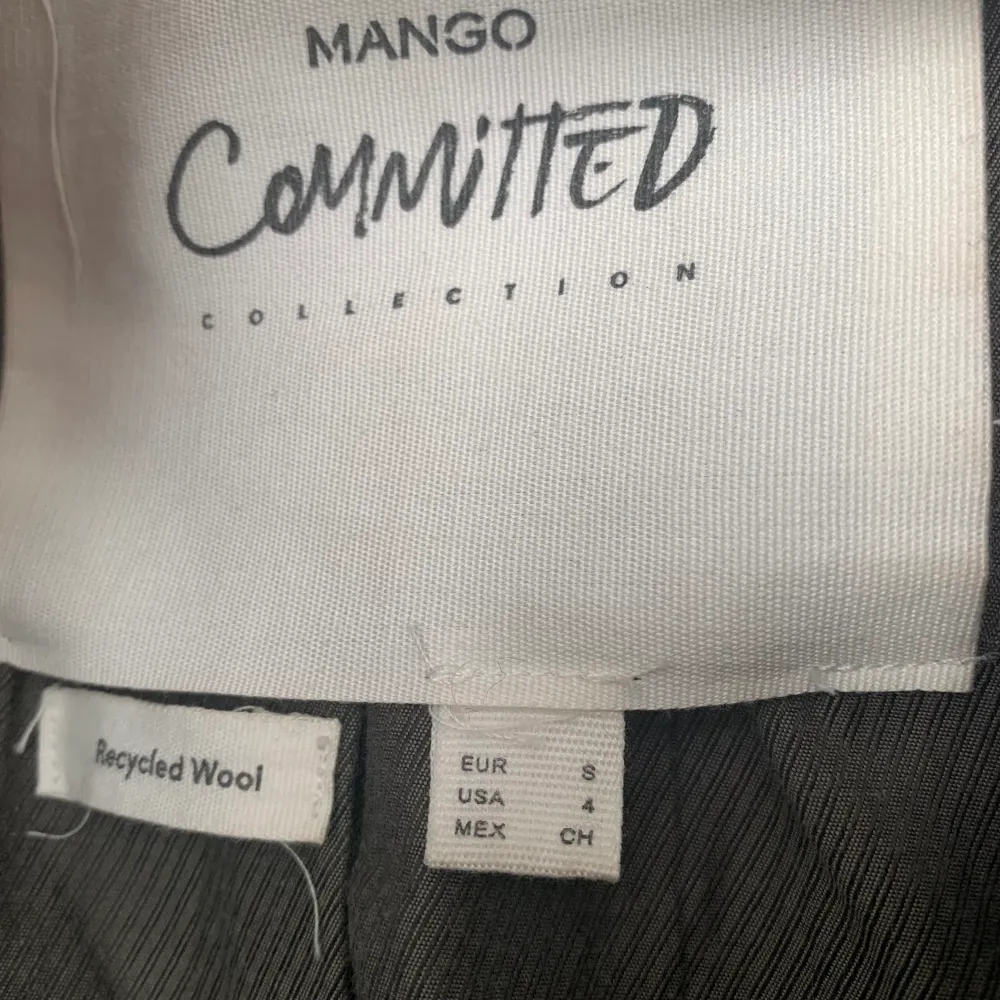 Supersnygg jacka i kavajmodell! Köpt från mango 2019 för 699kr, sparsamt använd😋🥰. Jackor.