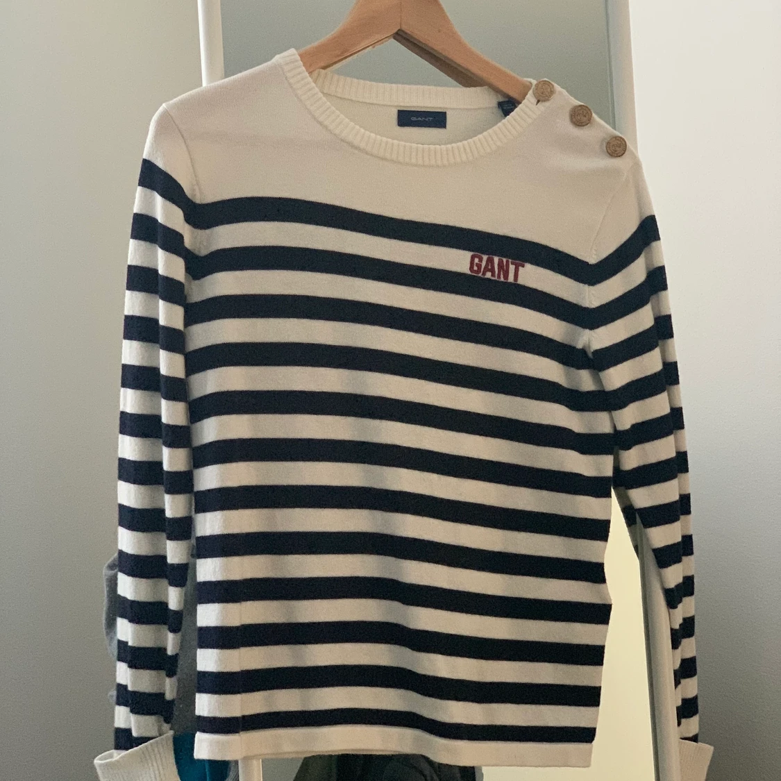 Gant tröja med guldknappar - 90