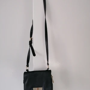 Väska  - Nya väskor, pris 80kr styck 