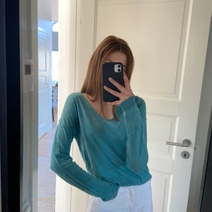 Zadig tröja!!  - Väääärldens finaste tröja ifrån Zadig & Voltaire💙tröjan är i en superfin grön/blå färg och är i storlek S!! Nypriset är runt 3000 men jag säljer den vid bra bud💙 budgivningen börjar på 600!, buda privat eller på annonsen! Eller köp direkt för 1000 inklusive frakt💙