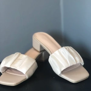 Shein sandaler  - Sandaler med lägre klack. Aldrig använda, helt nya. Stl 39 