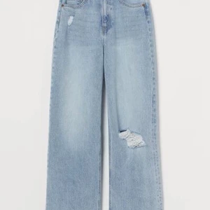 HM WIDE HIGH WAIST  - Säljer mina supersnygga oanvända byxor ifrån hm, säljes då dem är förkorta... Storlek 38, 170 kr + frakt🤍