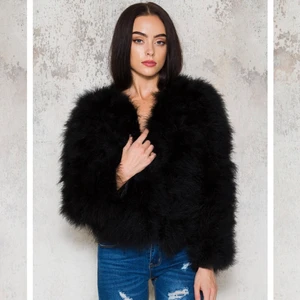 Fjäderjacka ifrån DM retro - Säljer min helt oanvända fjäderjacka ifrån DM retro, storlek XS. Köpt för 1300kr men mitt pris är 99kr💖.                                                                                                 OBS LÅNADE