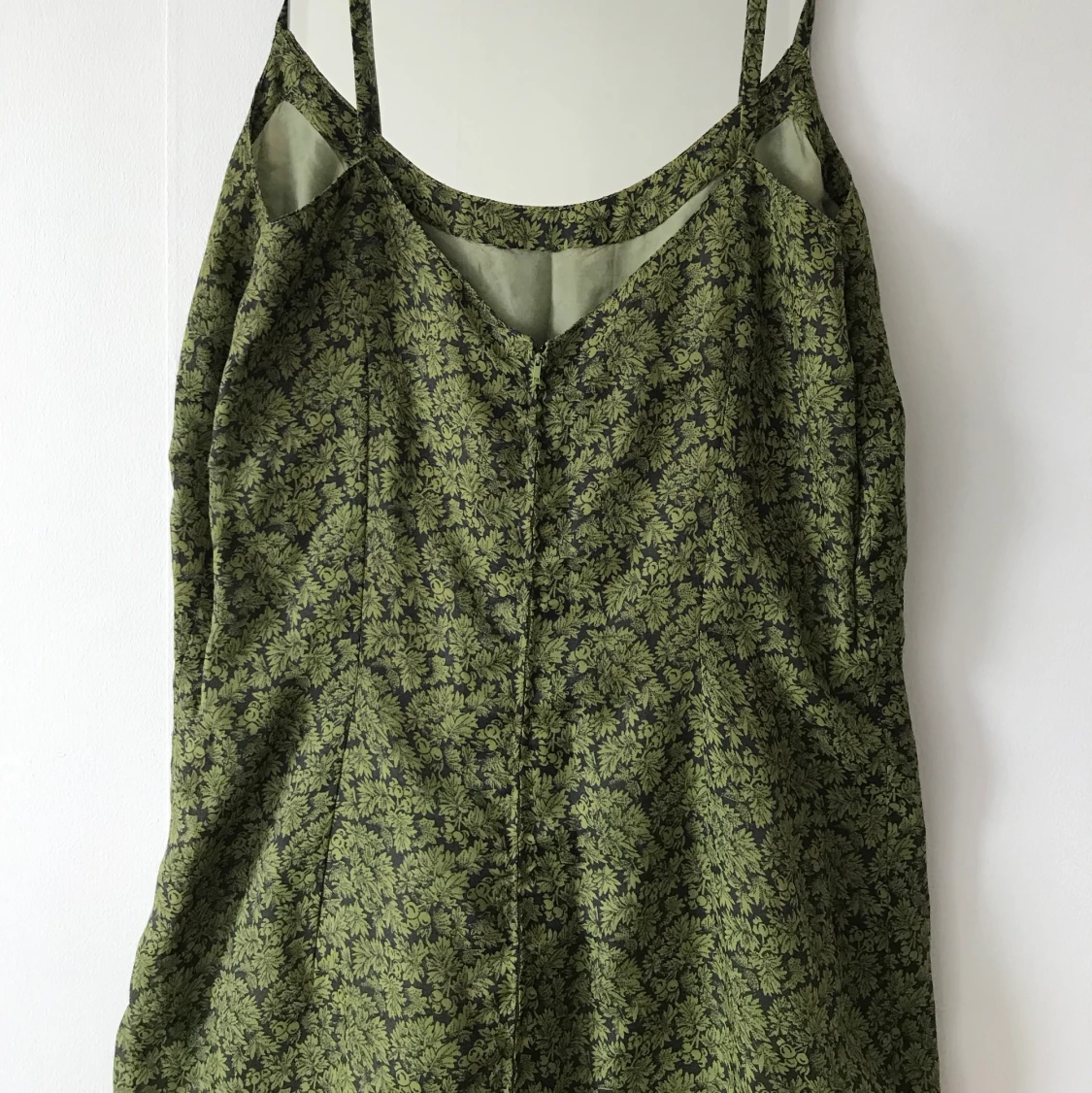 Grönblommig klänning.  - 90