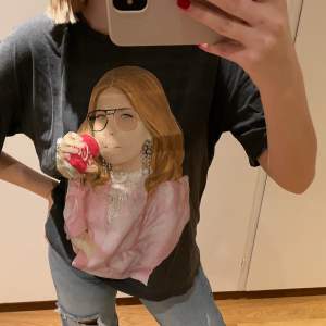 Säljer en T-shirt från zara i storlek S. Fint skick. Skriv vid frågor eller fler bilder 