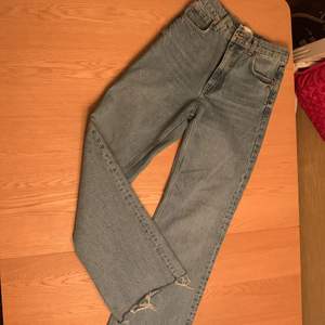Jeans från Zara, hög midja. Knappt använda. 
