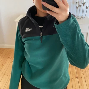 Fleece - North face fleece, storlek XL junior skulle säga att det motsvarar S dam. Jättefint skick
