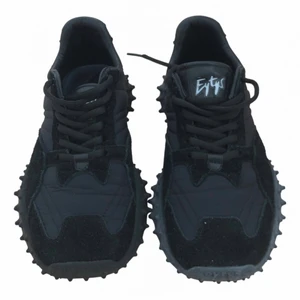 EYTYS FUGU - Intressekoll på mina Eytys FUGU. storlek 41, passar även 42. Använda 2 gånger. Sulan på vänstra skon är något ljusare än den högra, men går enkelt att fixa hos någon skomakare eller med skofärg. Därav priset. Inköpta för 2500kr.