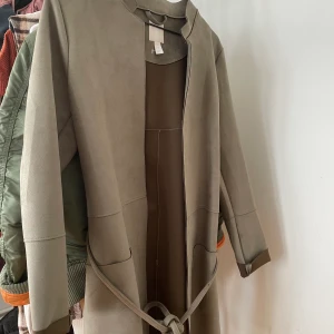 Kappa - Storlek 36, djur finns i hemmet 