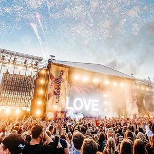 BILJETT BRÄNNBOLLSYRAN 2022 - Säljer på min 3-dagars biljett (tors, fre, lör) till Brännbollsyran 2022. Säljer på grund av att datumet krockar med min studentbal… Biljetten köptes för 2180 kr men jag säljer den för 1800kr. (Pris kan diskuteras om intresset är stort) 