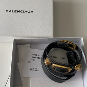 Balenciaga armband - Jag säljer mitt älskade balenciaga armband då det längre inte kommer till användning. Pris kan diskuteras vid snabb affär.