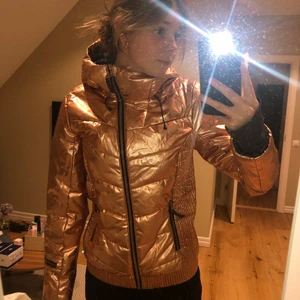 Skidjacka brons!  - Ascool skidjacka från märket Brunotti! Nyskick, ändast använd 1 vecka men har nu blivit för liten för mig :((( 