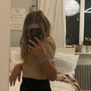 Den är i väldigt bra skick<3 - Har använt den fem gånger och den är lite tajt om man är lite längre💗