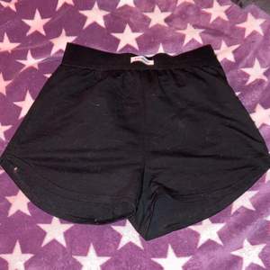Här är ett par shorts som inte passar längre, dem är håriga på bild yes men tvättas innan fraktning. Från Shein o ganska tunna men funkar bra ändå