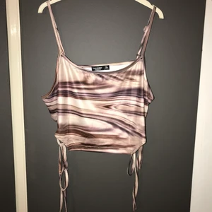 Shein topp - Jätte fin topp från shein som inte blivit använd så den är bokstavligen ny. 