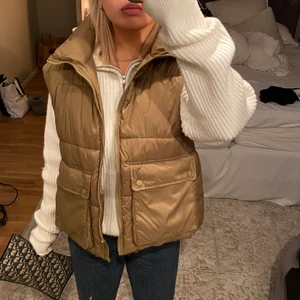 Zip tröja  - Zip tröja, knappt använd. Strl L men sitter oversized på mig som är en S