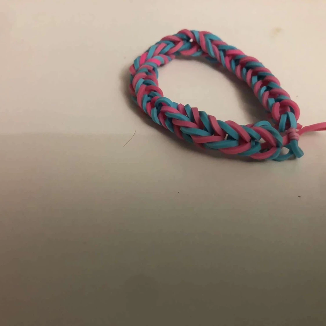 Super fint armband med tvp färger  - 91