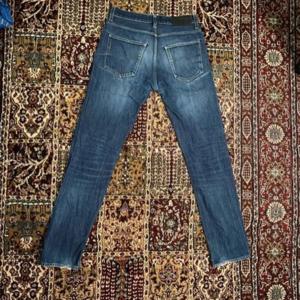 Blåa jeans från Tiger i bra kvalitet. Katt finns i hem. Skriv om du har frågor :). Jeans & Byxor.