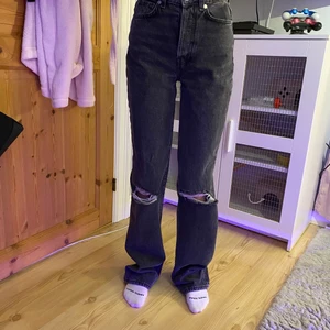 Jeans stl 24/32 - Säljer helt nya jeans i stl 24/32 inköpta på Carlings för 599:- mitt pris 300:-