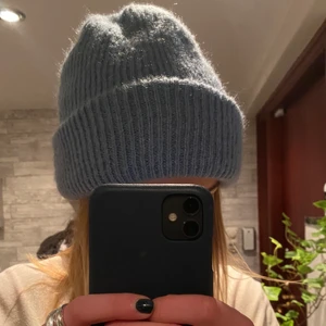 Blå mössa - Jättefin blå mössa från zara som jag tror inte finns att köpa längre. Endast använd 1 gång. Betalning sker via swish, passar alla storlekar🥰