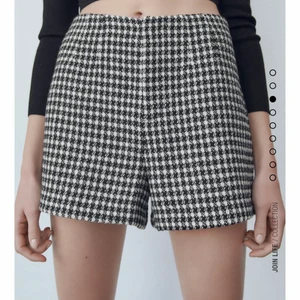 Zara shorts - Säljer dessa fina shortsen från zara. Helt oanvända och lappen sitter kvar men säljer för jag köpte fel storlek💗💗💗💗