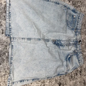 Gina tricot Jeanskjol - Ljus denim Jeanskjol med slits i bak