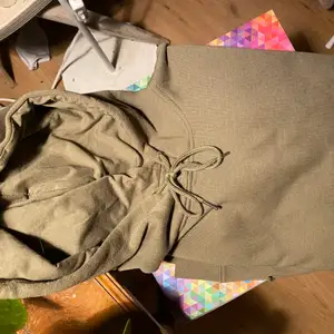 Mossgrön hoodie