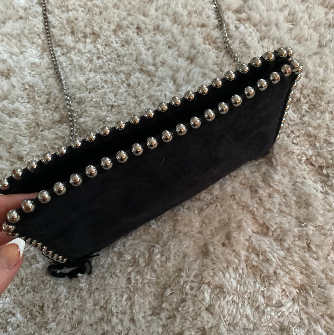 Väska med metalldetaljer från Zara