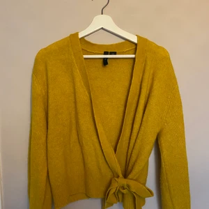 Kofta knytbar  - Knappt använd 