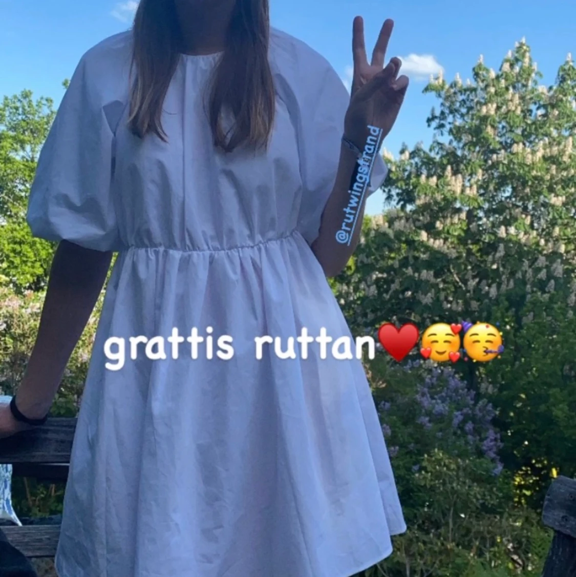 Vit klänning med puffarmar - 90