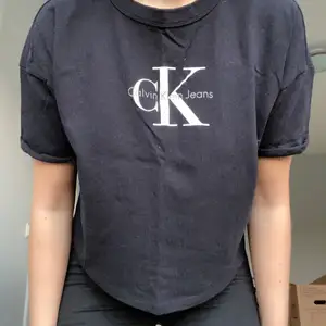 Calvin Klein t-shirt i storlek S