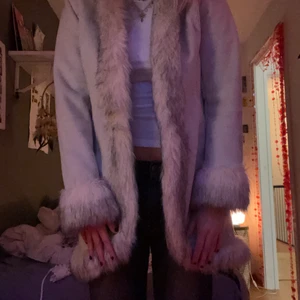 Kappa med päls - En afghanliknande kappa, aldirg använd 