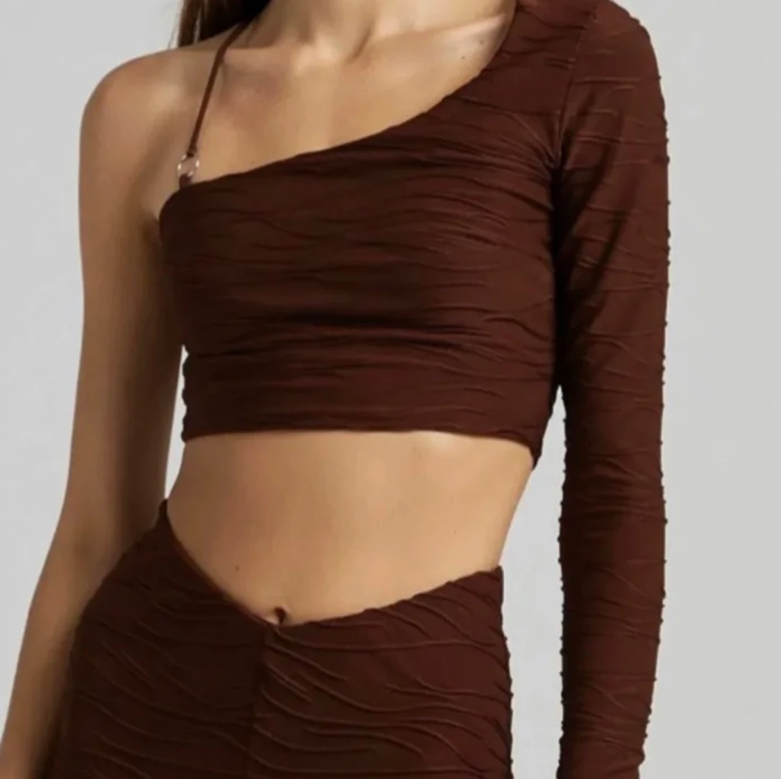 Brun cut-out topp  - 90