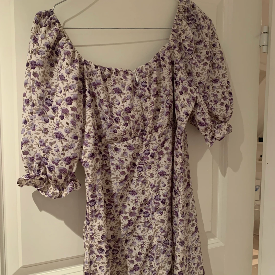 Blommig sommarklänning  - 90