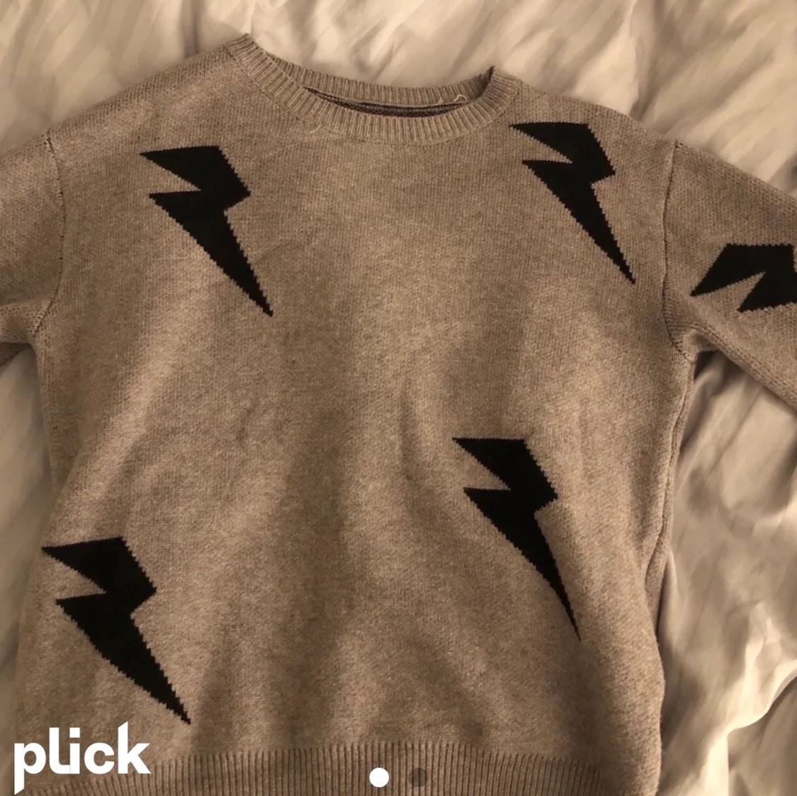 Tröja med blixtrar⚡️⚡️⚡️ - 90