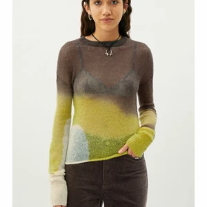 Sheer tuck sweater - Säljer denna fina tröja, samma modell som första bilden bara andra färger! Verkligen skit snygg fest topp!