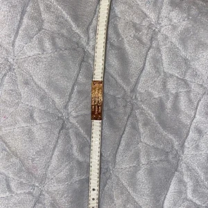 vitt armband  - (skriv för fler bilder + info)