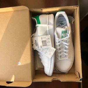 Stan smith - Helt nya Stan Smiths i storlek 38 2/3, passar mig som har storlek 39!