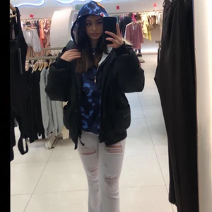 Bape L - Köpte den för 1100kr och säljer den för 800kr, köpte den för 4 månader sedan och vill sälja den för att jag va ha en annan färg 